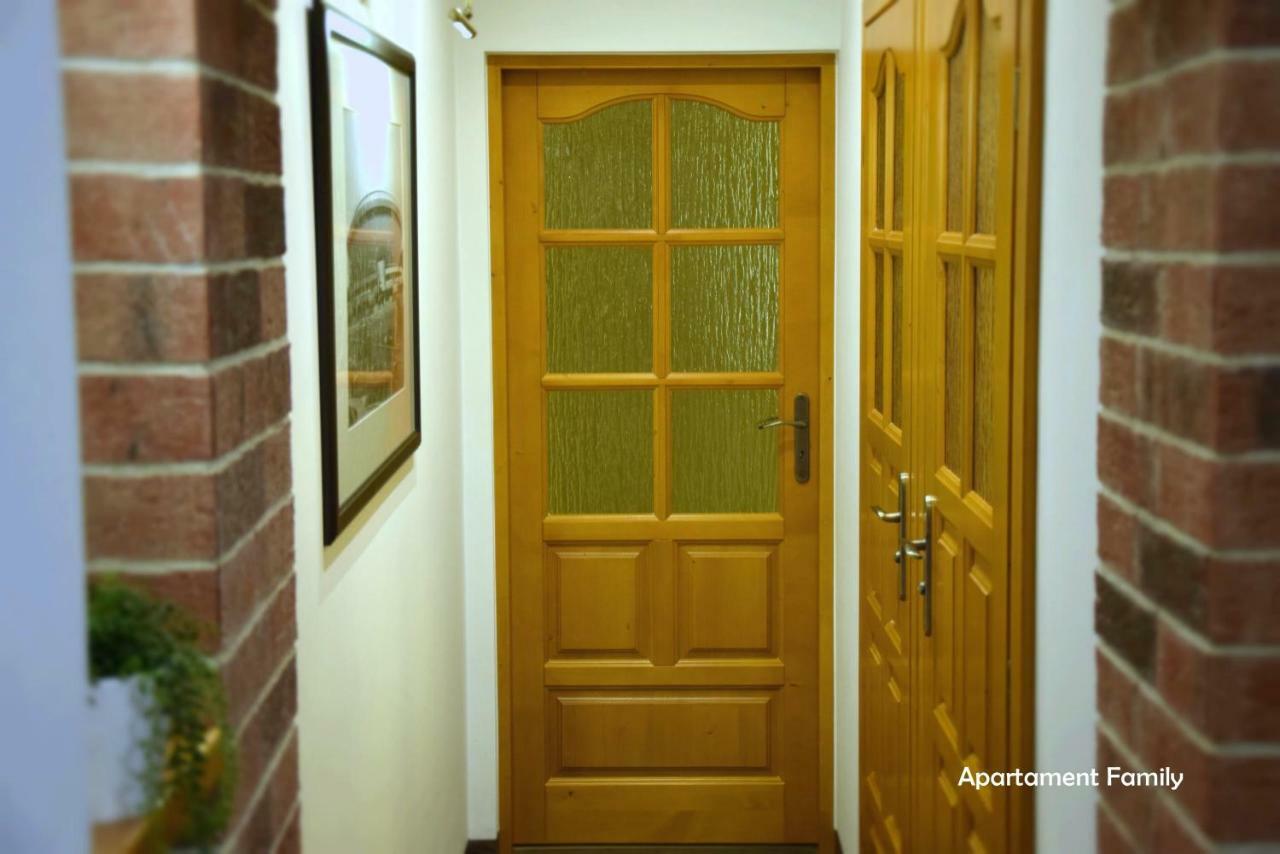 Bialy Dom - 2 Bedrooms Kattowitz Exterior foto